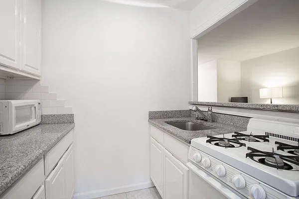 Rented by Warburg | media 4