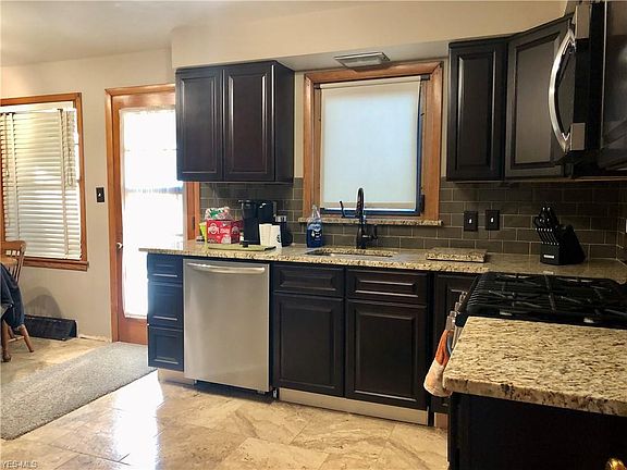 5th image of 252 E 272nd St