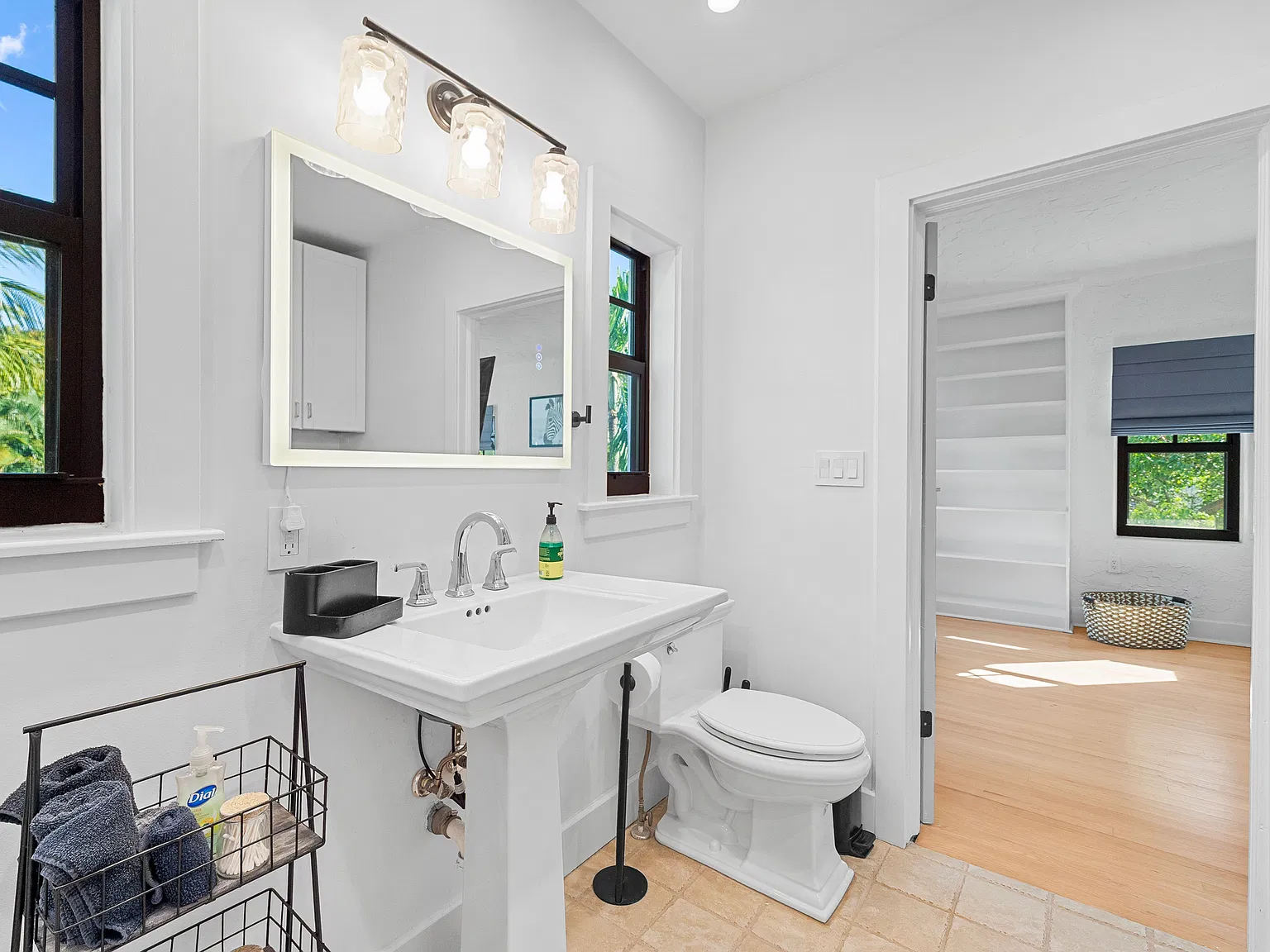 3 bed, 1.5 bath, $4,500 — Photo 3