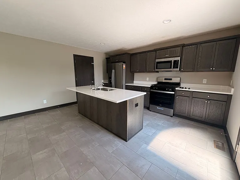 6830 Avalon Dr SE — Photo 3