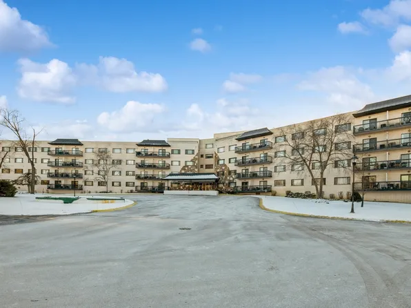6700 S Brainard Ave APT 221, Countryside, IL 60525