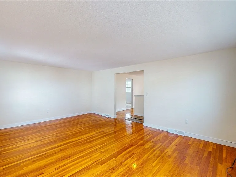 17 King St #2 — Photo 9