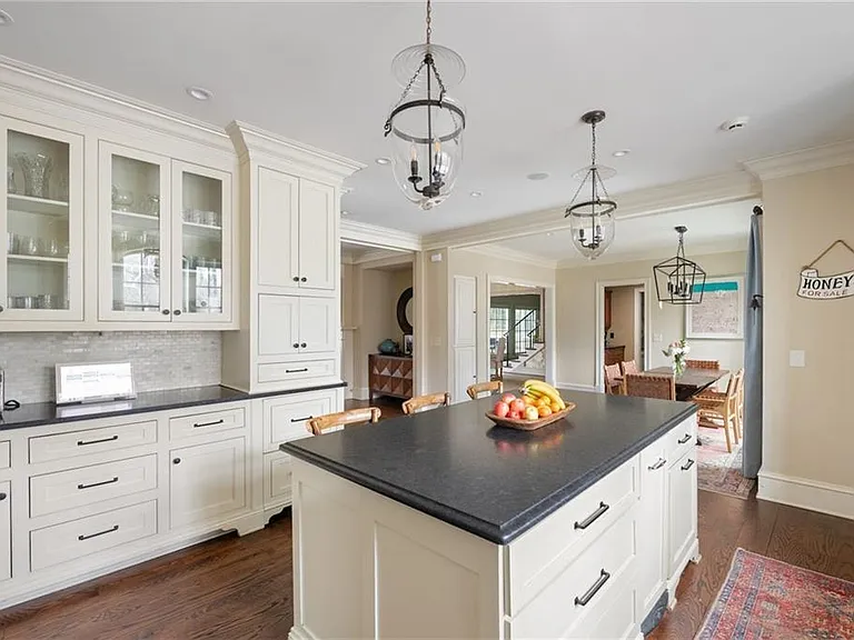 1811 Lenox Rd NE — Photo 41