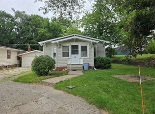 16 Bungalow Ct, Newton, IA 50208