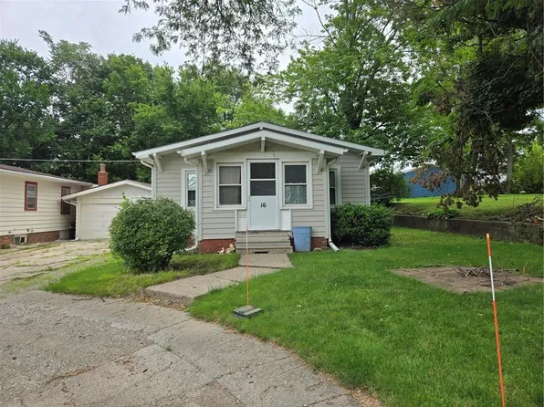 16 Bungalow Ct, Newton, IA 50208