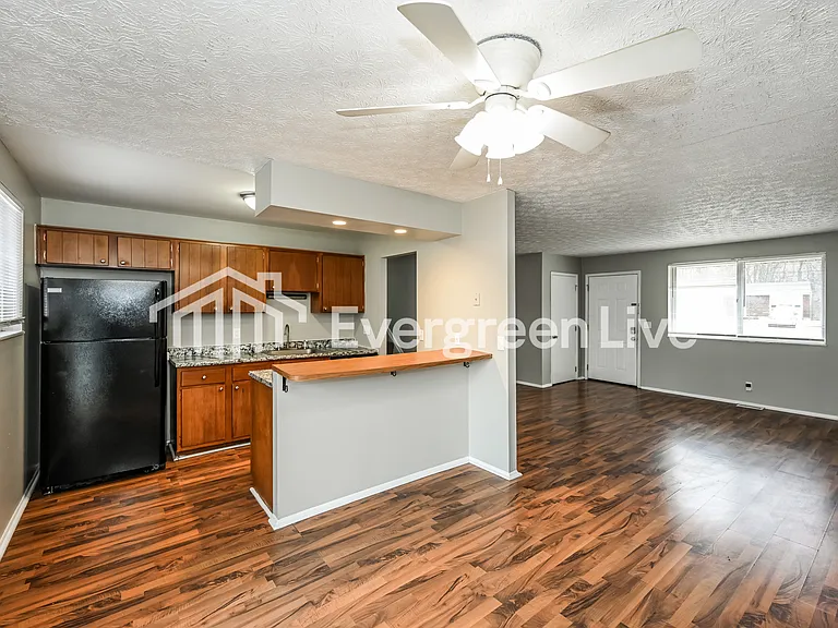 10226 Storm Dr — Photo 7