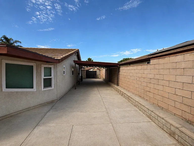 2342 La Salle Ave — Photo 11