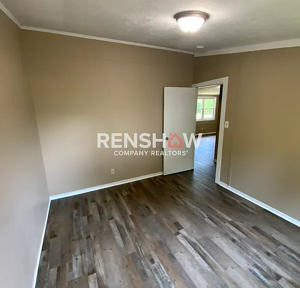 105 W College St #1 — Photo 10