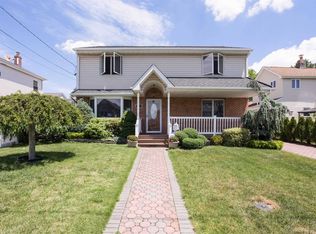 36 3rd Ave, New Hyde Park, NY 11040