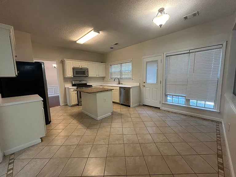 180 Sessingham Ln — Photo 9