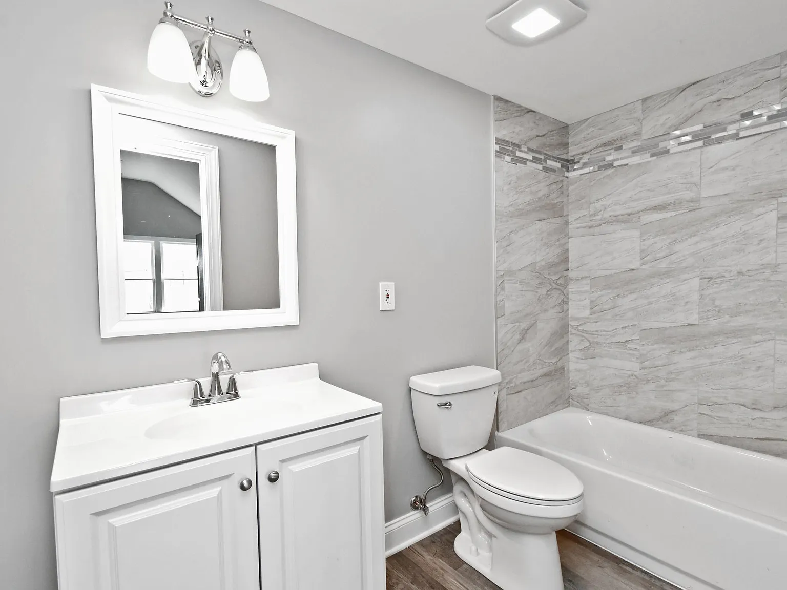 2 bed, 750 sqft, $1,300 — Photo 3