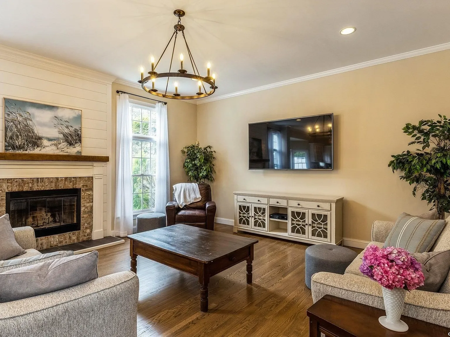 Fabulous, Private Westhampton Beach 4 Bedroom 3 full bath Beauty. — Photo 4