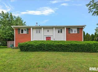 301 Carrie Ln, Chatham, IL 62629