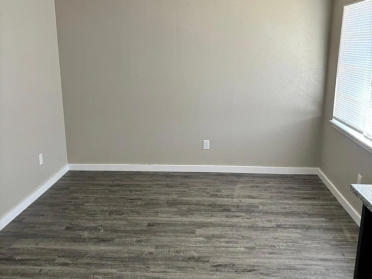 4625 Grinnell St — Photo 12