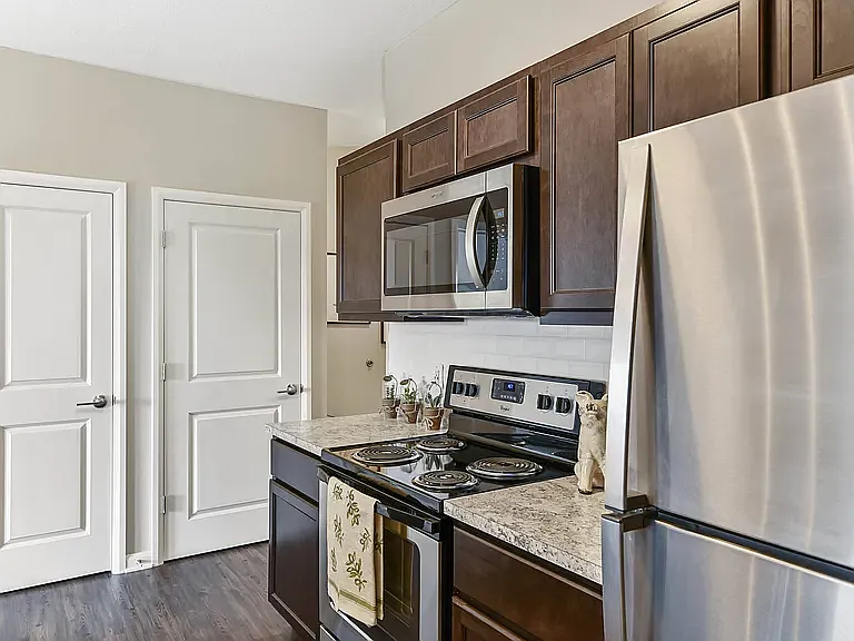 Lincoln Pointe — Photo 11