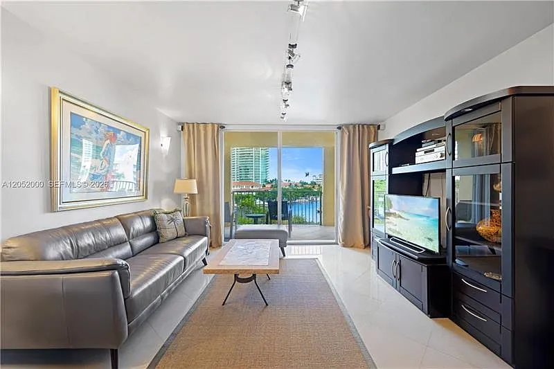 2 bed, $3,250 — Photo 4