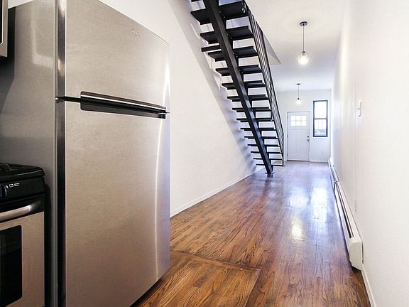 2nd image of 249 Melrose St APT 1R