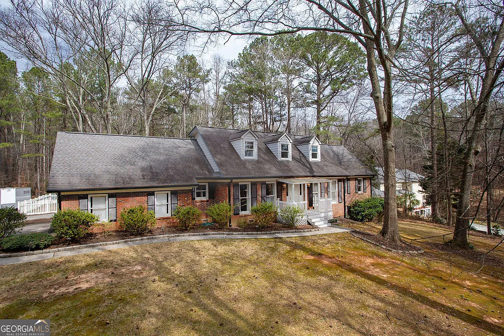 3 bed, 3.0 bath, 3200 sqft, $5,000 — Photo 2