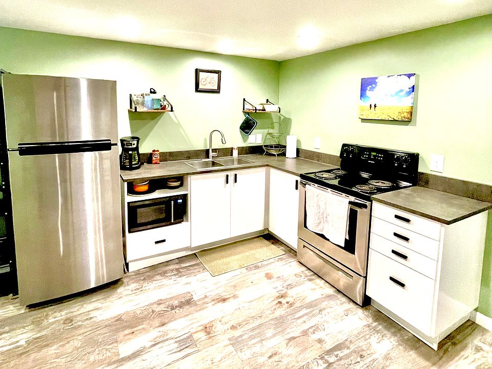 Spacious kitchen :)