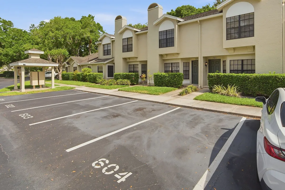 Building Photo - 5100 Burchette Rd #604