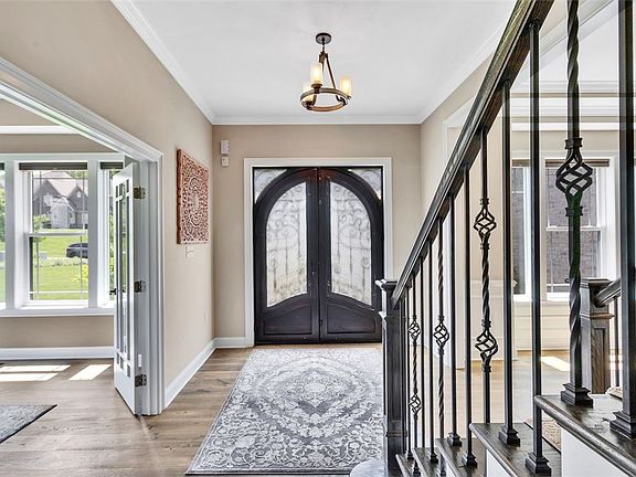 5th image of 301 Serendipity Ln