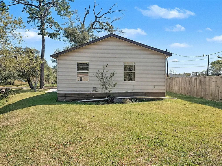 12215 Myrtle Ave — Photo 16