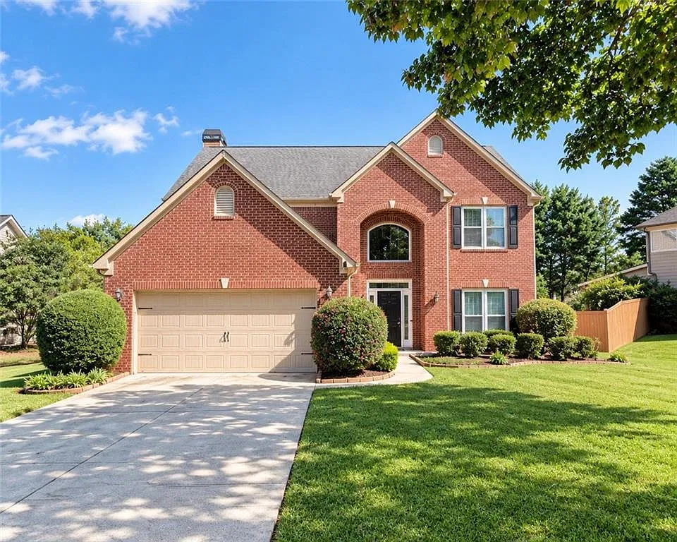 4 bed, 2.5 bath, 2385 sqft, $3,100 — Photo 2