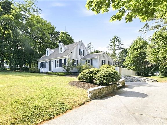 3rd image of 320 First Parish Rd