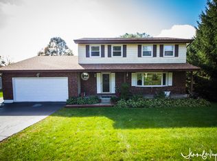 1305 Zange Dr, Algonquin, IL 60102