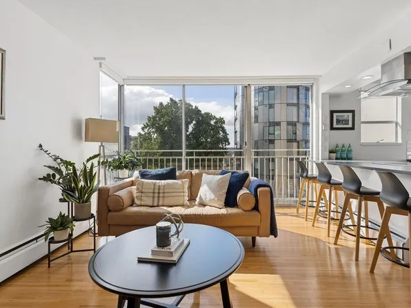 1250 Burnaby St #607, Vancouver, BC V6E 1P6