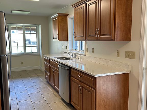 4th image of 3101 Locust Ave #1