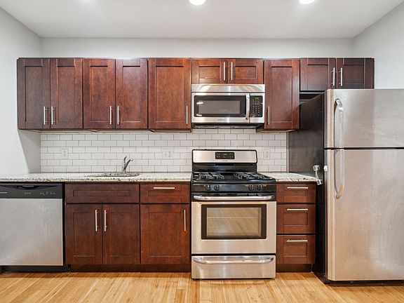 3rd image of 3044 Richmond St #4