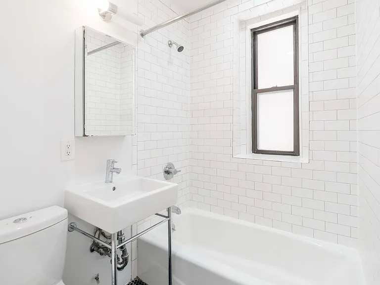 300 W 12th St #1G — Photo 7
