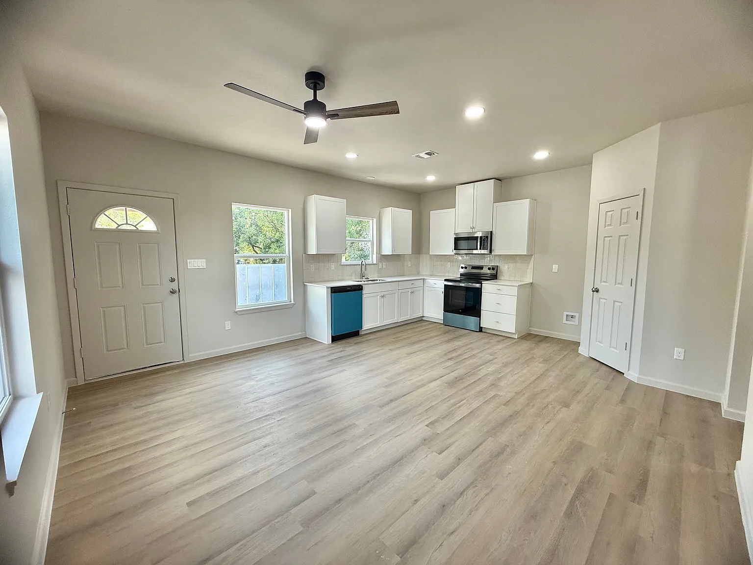 2 bed, 800 sqft, $1,450 — Photo 3