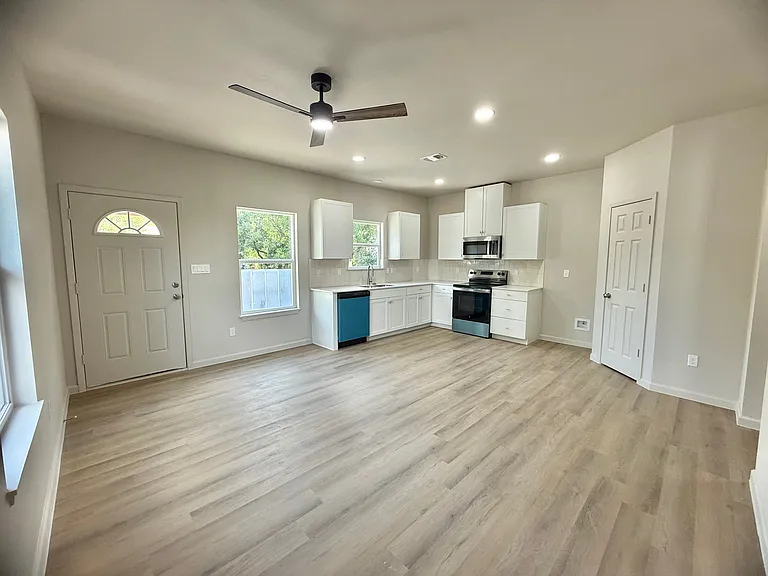 403 Cornell Ave #2 — Photo 3
