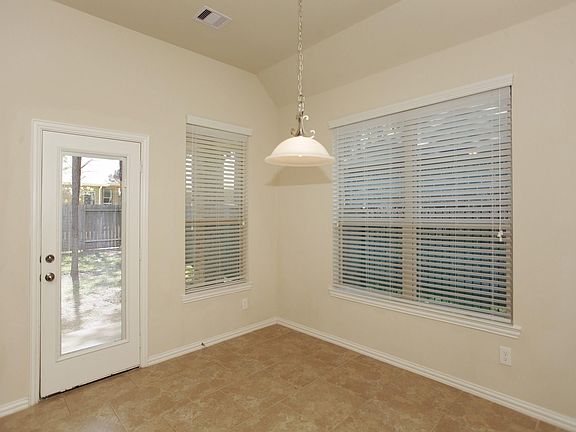 5th image of 15 Sawbridge Cir