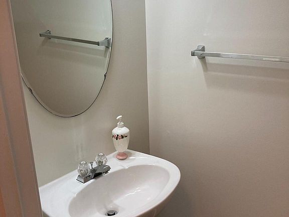 4th image of 2985 Huntington Grove Sq