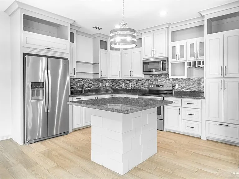 1929 Sunset Dr — Photo 5