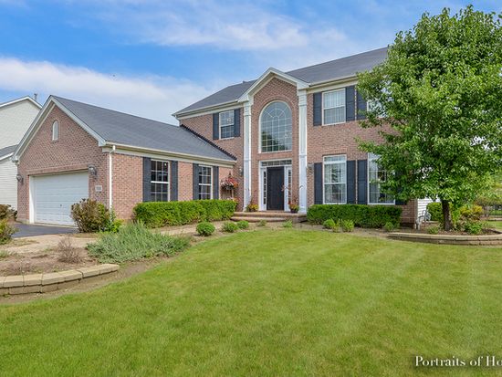 705 Manhattan Cir, Oswego, IL 60543