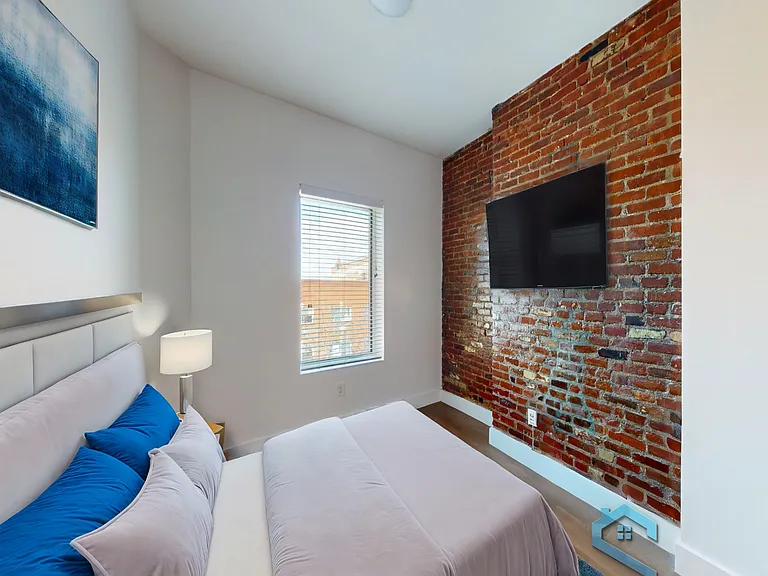 22 Granite St #2L — Photo 2