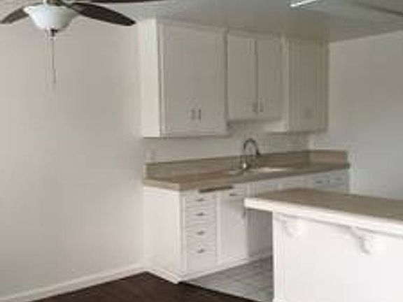 3rd image of 2980 Clairemont Dr APT 18