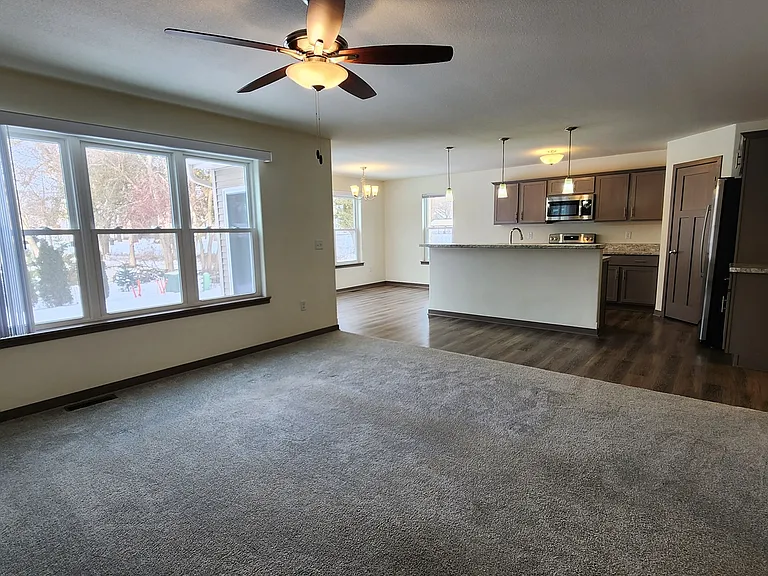 Jefferson 3 Bedroom — Photo 6
