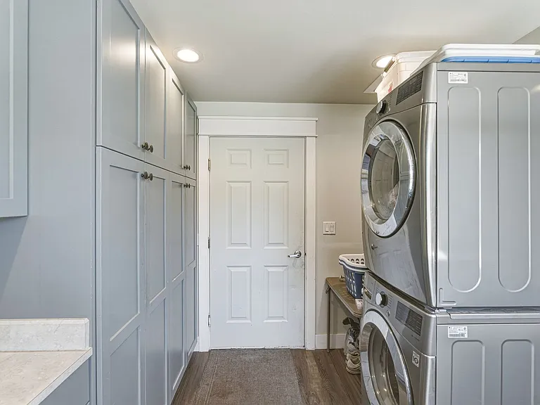 317 Meadow Dr — Photo 10