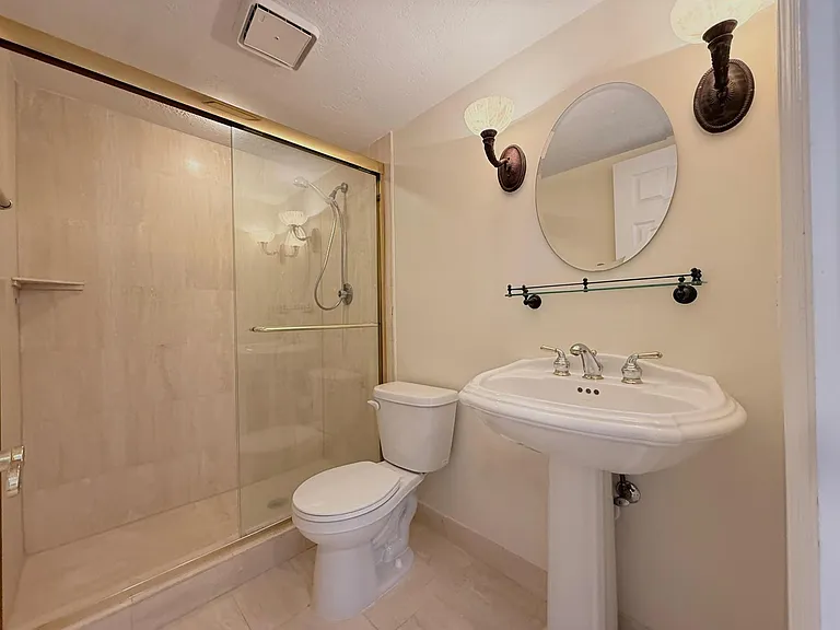 5600 N Flagler Dr #2209 — Photo 4