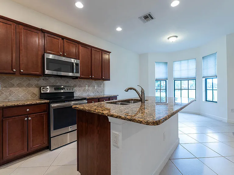 10283 Wellington Parc Dr — Photo 11