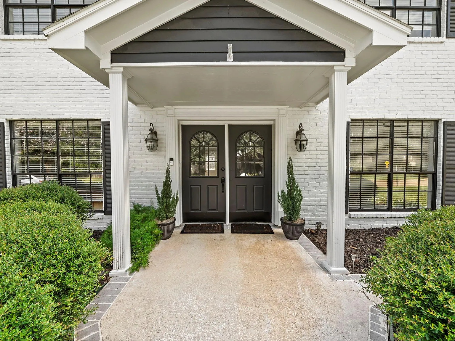 4 bed, 2.5 bath, 2548 sqft, $2,700 — Photo 2