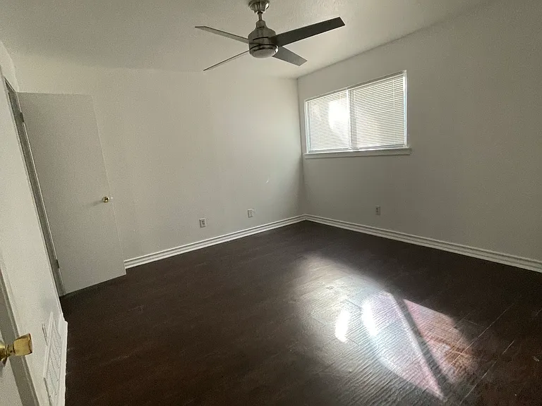 2521 N Travis St #4A — Photo 4