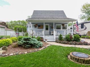 8411 Chara Dr, Burlington, WI 53105