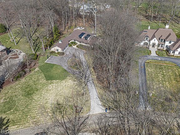 4th image of 5275 Brookdale Rd