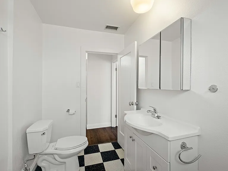 1381 S Orange Dr — Photo 23